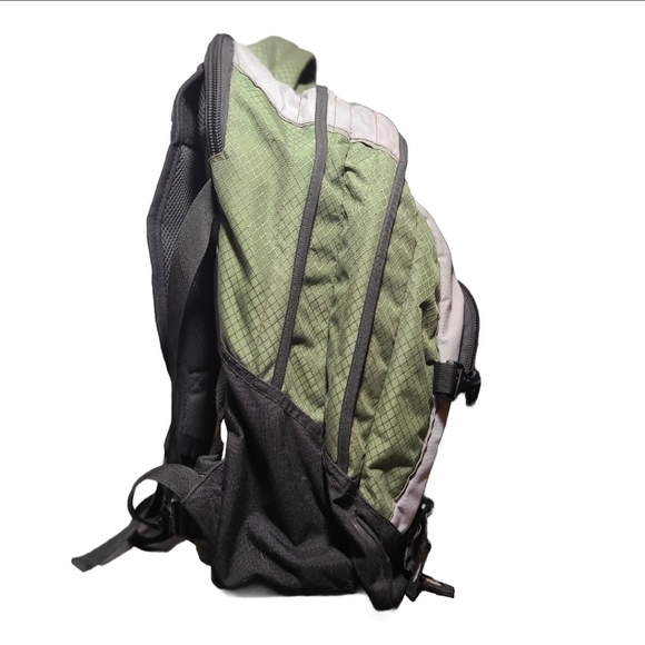 Hi-Tec Large Backpack - Picture 5 of 9